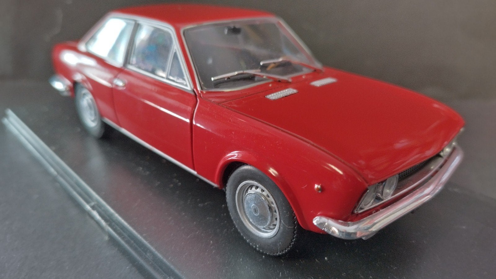 Fiat 124 Sport 1600 1;24 Altaya Pol, Overige merken, Auto, Verzenden, .