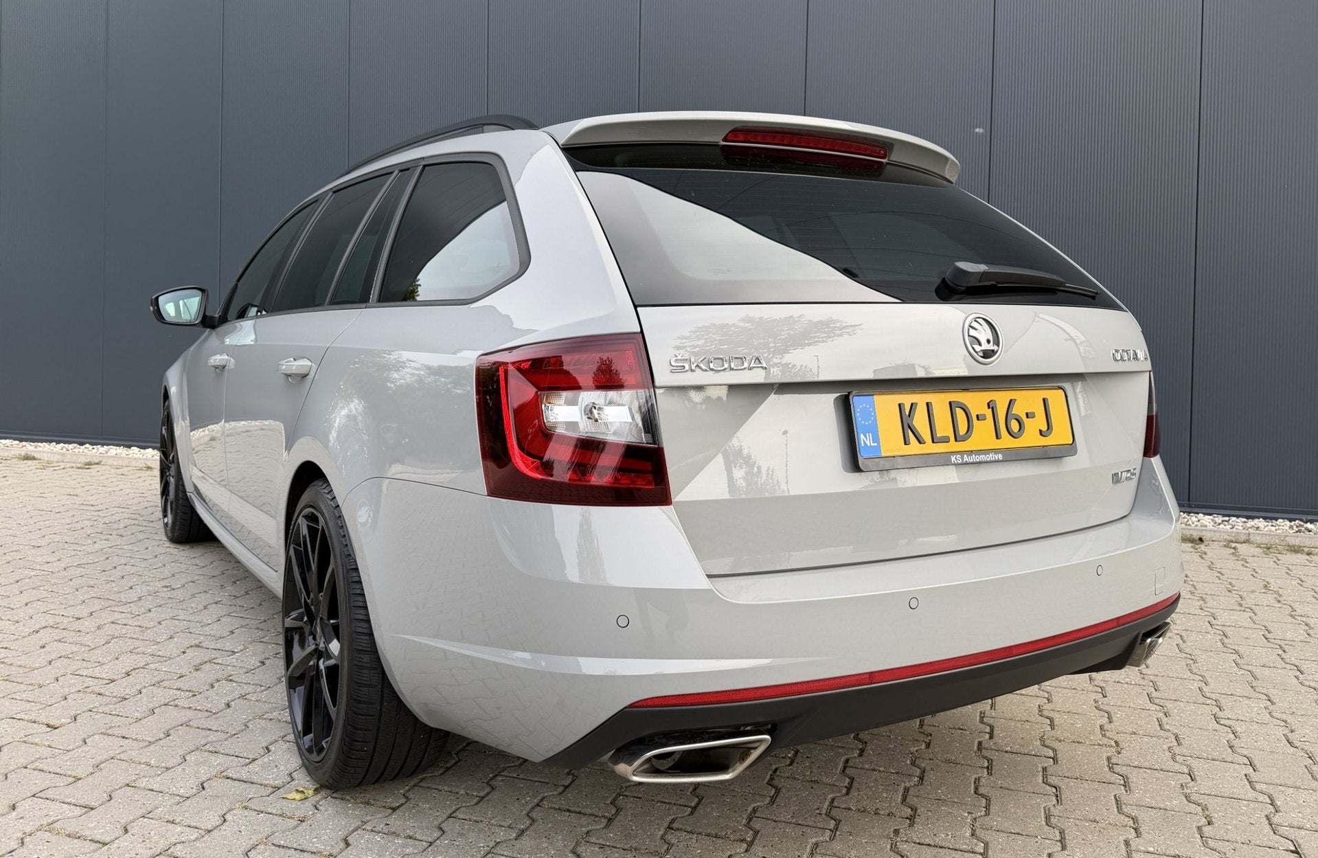 Skoda Octavia Combi 2.0 TSI RS 245PK Aut. Canton LED Sfeer, Auto's, Dealer onderhouden, Gebruikt, Euro 6, 4 cilinders