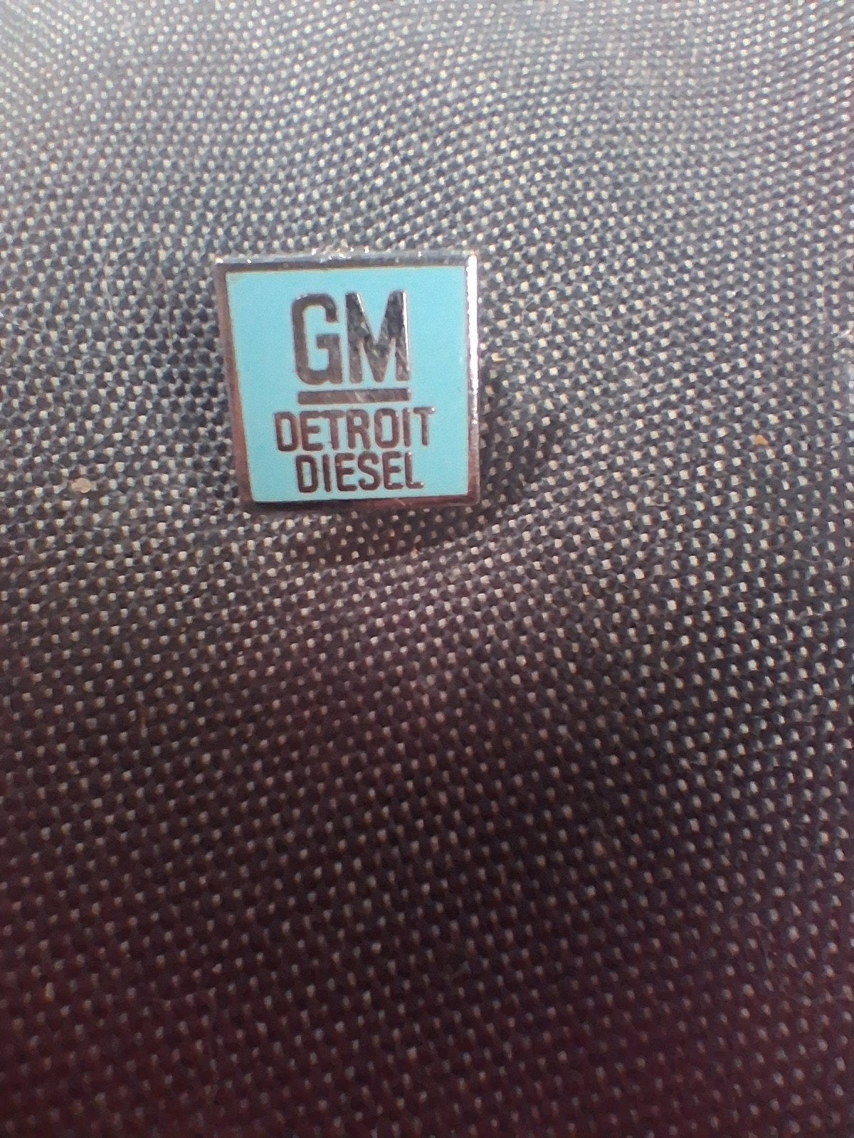 Vintage GM Detroit Diesel Speldje, Ophalen of Verzenden, Gebruikt, Merk, Speldje of Pin