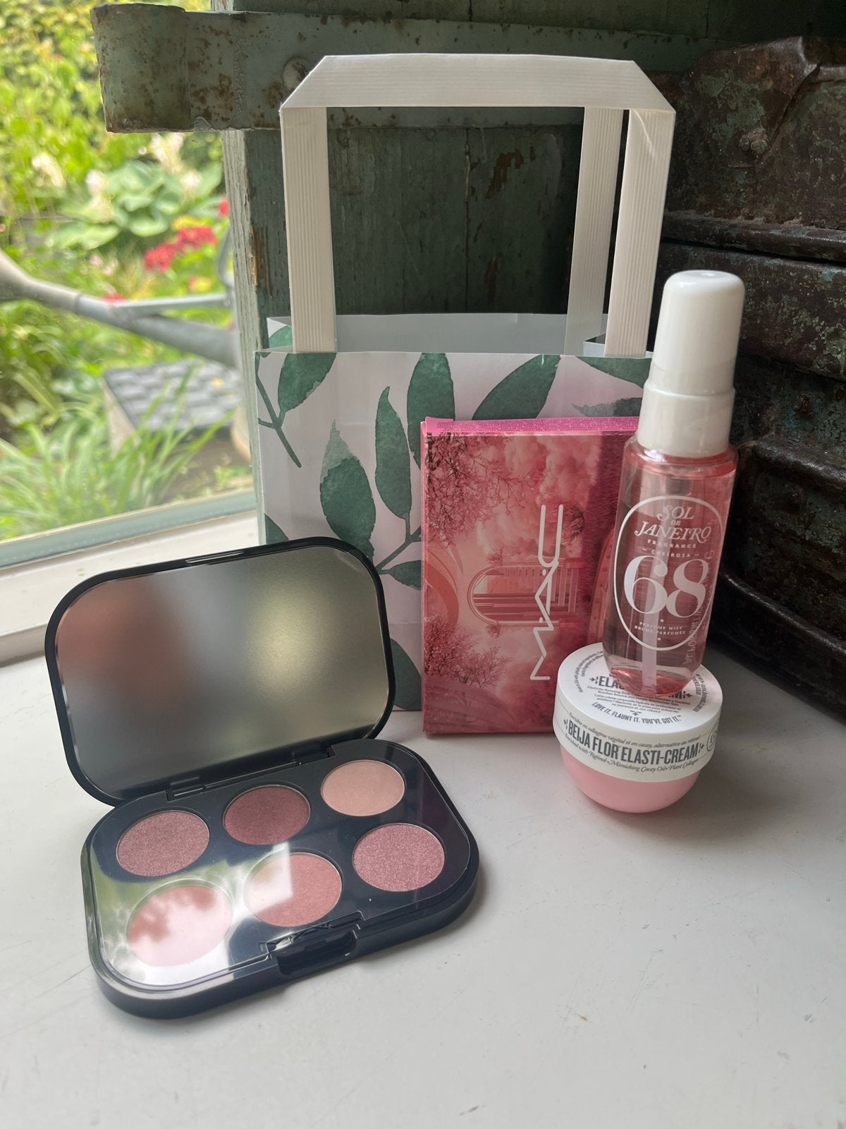 Beauty pakket: MAC oogschaduwpalet, Sol de Janeiro & meer, Ogen, Nieuw, Ophalen of Verzenden, Make-up