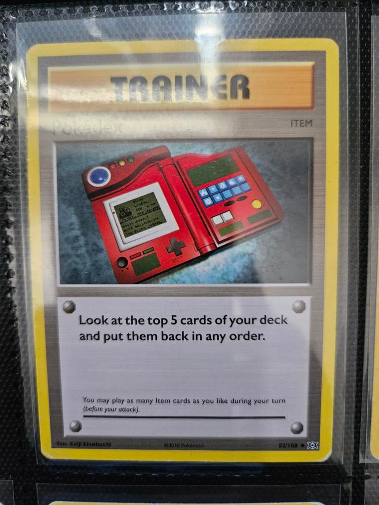 Pokemon Pokedex 82/108 Evolutions, Hobby en Vrije tijd, Ophalen of Verzenden, Zo goed als nieuw, Losse kaart, Foil