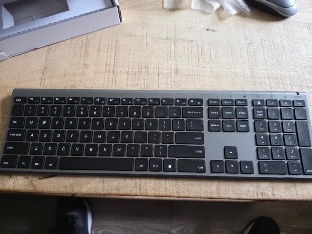 Vssoplor Draadloos Toetsenbord en Muis Combo. Slim design, Computers en Software, Toetsenborden, Ophalen of Verzenden, Zo goed als nieuw
