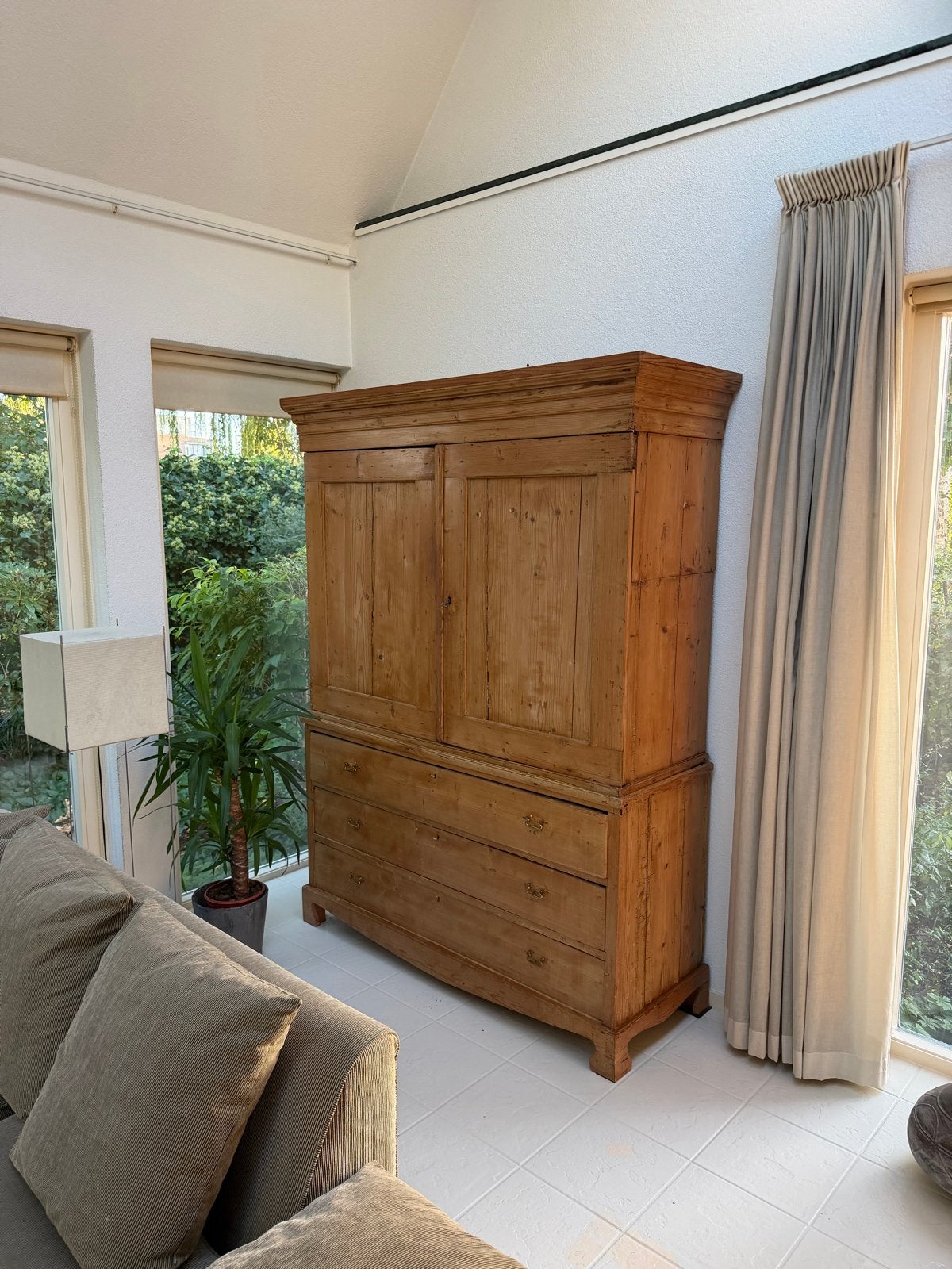 Prachtige Antieke Grenen Linnenkast / Meidenkast (19e eeuws), Ophalen