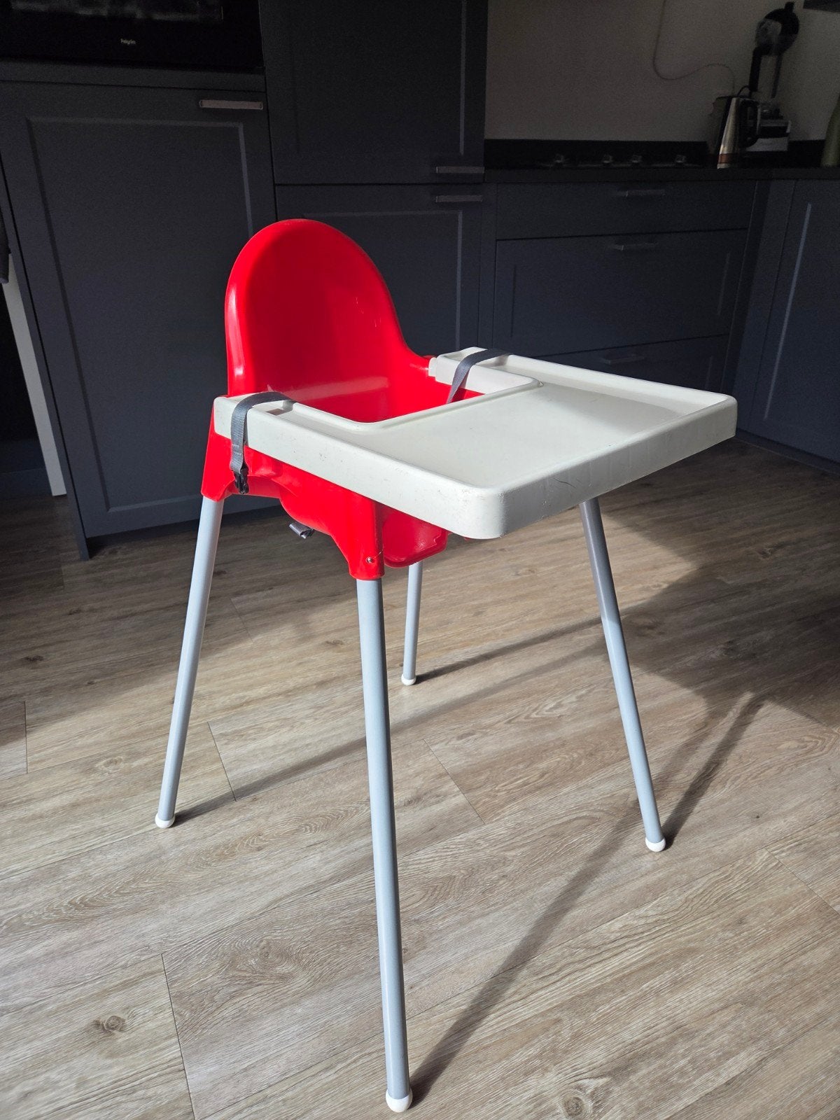 IKEA Antilop kinderstoel met eetblad - Rood/Wit, Ophalen, Gebruikt, Overige typen, Afneembaar eetblad