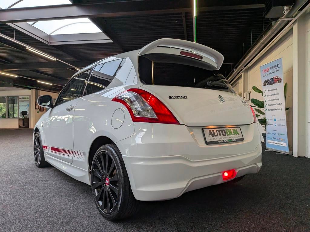 Suzuki SWIFT 1.2 X-ite Limited Edition| *Carplay Navi, Voorwielaandrijving, Stof, 400 kg, Bedrijf