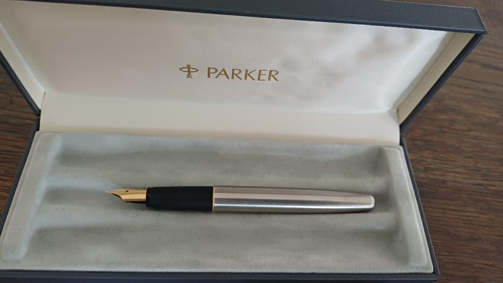 Parker Frontier Vulpen – Gold Trim – Linkshandig (LH), Verzamelen, Pennenverzamelingen, Ophalen, Parker, Met doosje, Zo goed als nieuw