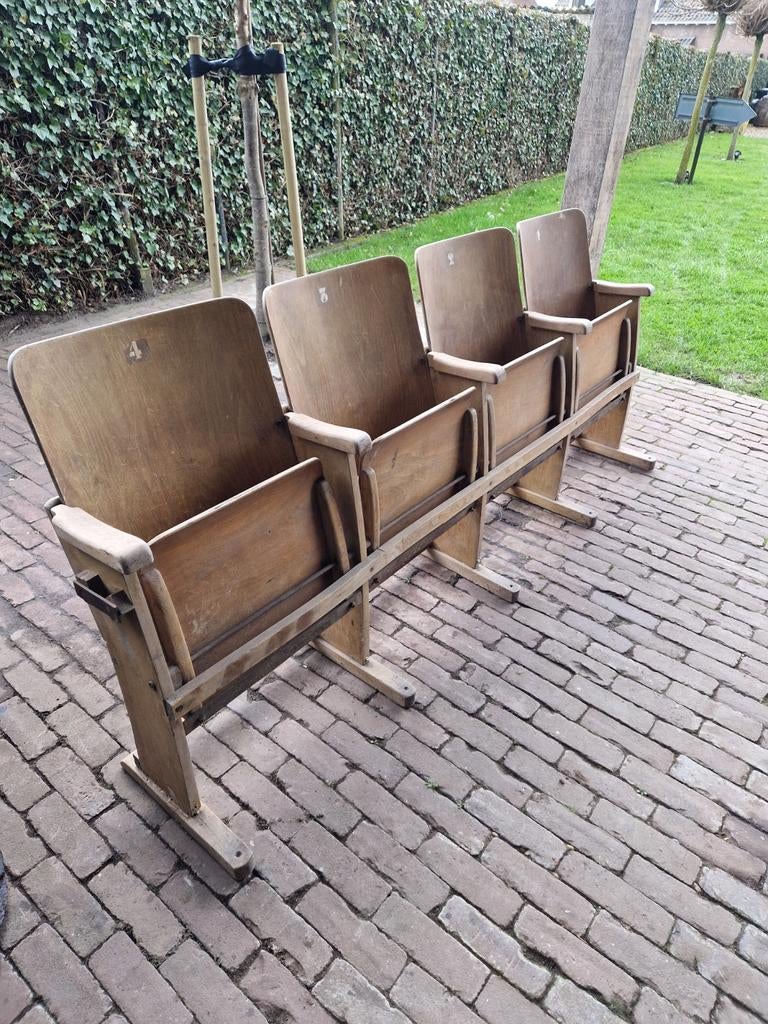 Bioscoop bankjes nostalgisch, Ophalen