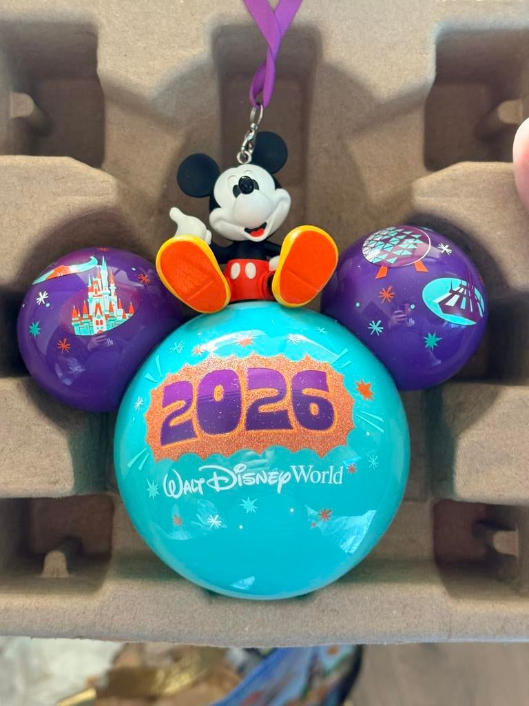 Disney 2026 ornament, Verzamelen, Disney, Zo goed als nieuw, Beeldje of Figuurtje, Overige figuren, Ophalen of Verzenden
