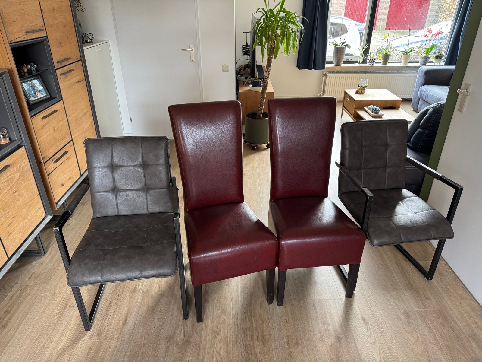 Diverse eetkamerstoelen - set van 4, Ophalen, Gebruikt, Overige kleuren, Leer