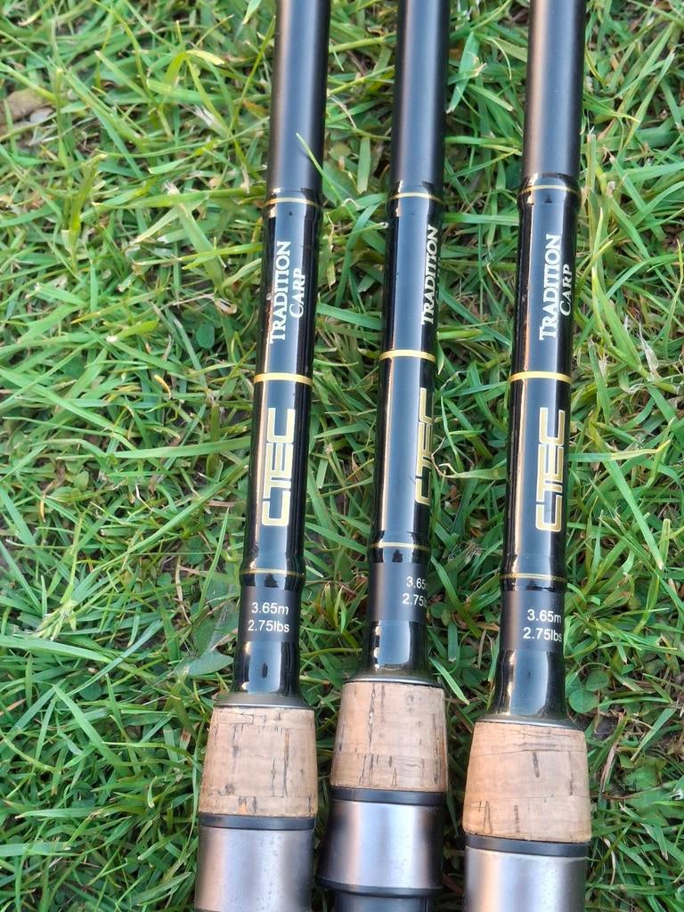 3x Tradition Carp hengels 3.65m 2.75lbs met molens en foudra, Watersport en Boten, Ophalen of Verzenden