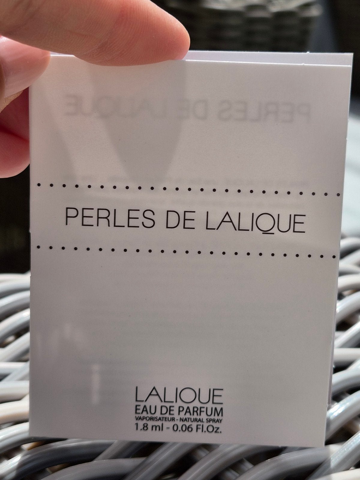 Lalique Perles de Lalique Eau de Parfum - 1.8 ml sample, Verzenden, Nieuw