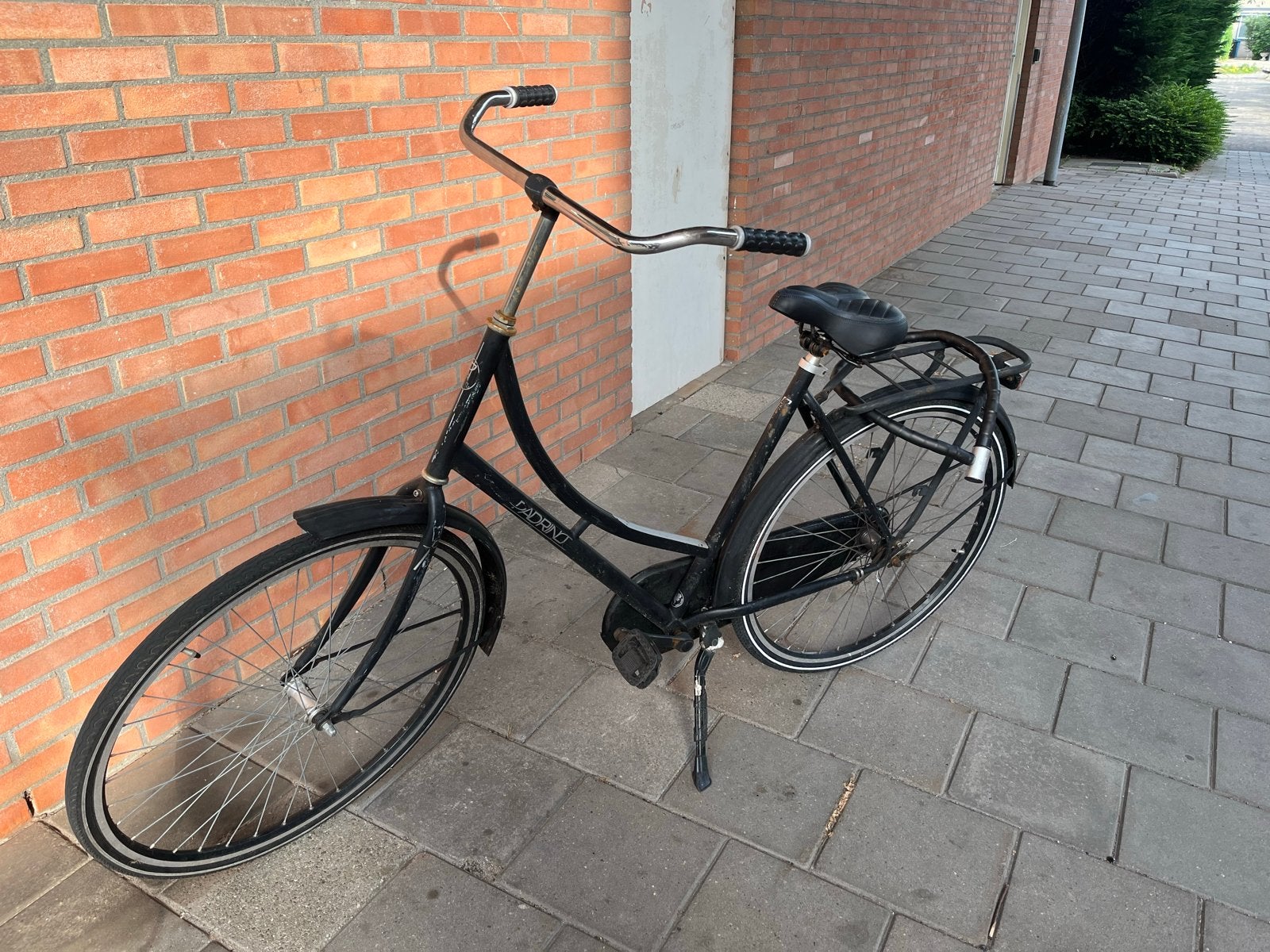 Degelijke zwarte fiets met lage instap, Fietsen en Brommers, Fietsen | Dames | Damesfietsen, Terugtraprem, Ophalen, Overige merken
