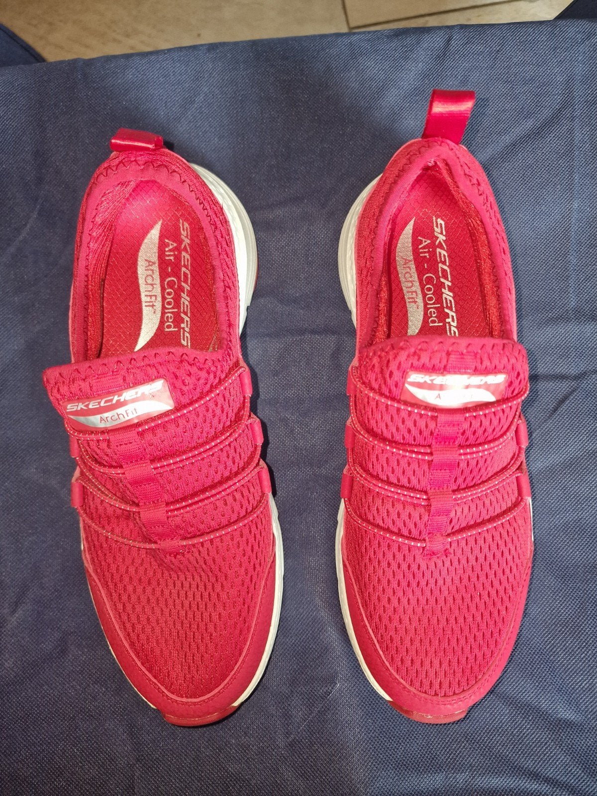 Sketches  arch Fit maat 37., Ophalen of Verzenden, Zo goed als nieuw, Rood, Sneakers of Gympen