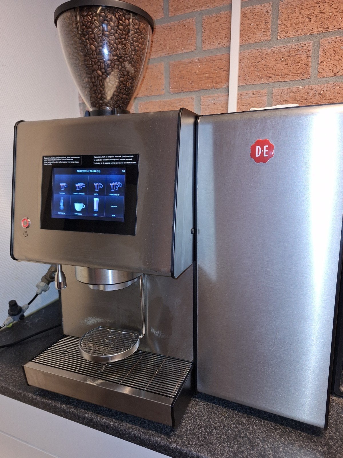 Professionele Schaerer bonenmachine met verse melk, Gebruikt, 10 kopjes of meer, Koffiemachine, Koffiebonen