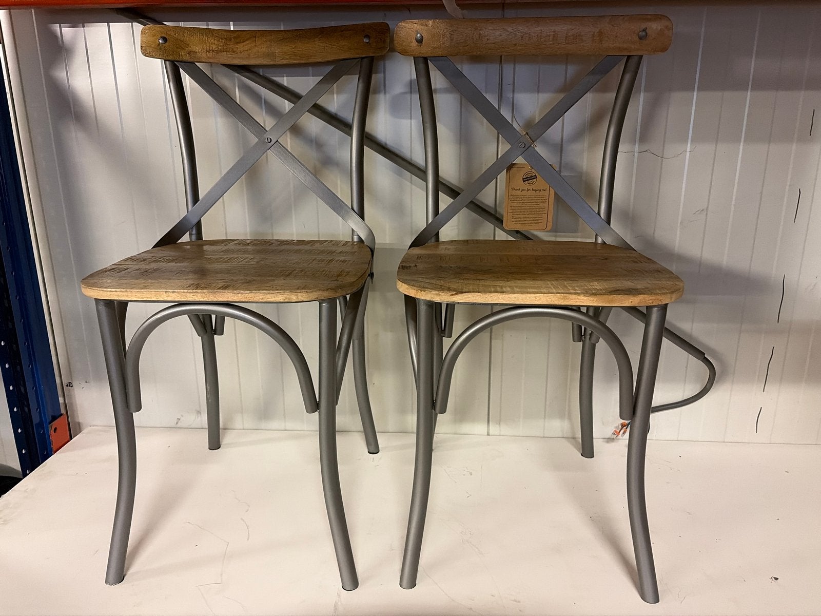 2x Handgemaakte Stoelen met Metalen Onderstel en Houten Zitt, Huis en Inrichting, Stoelen, Nieuw, Twee, Hout, Overige kleuren