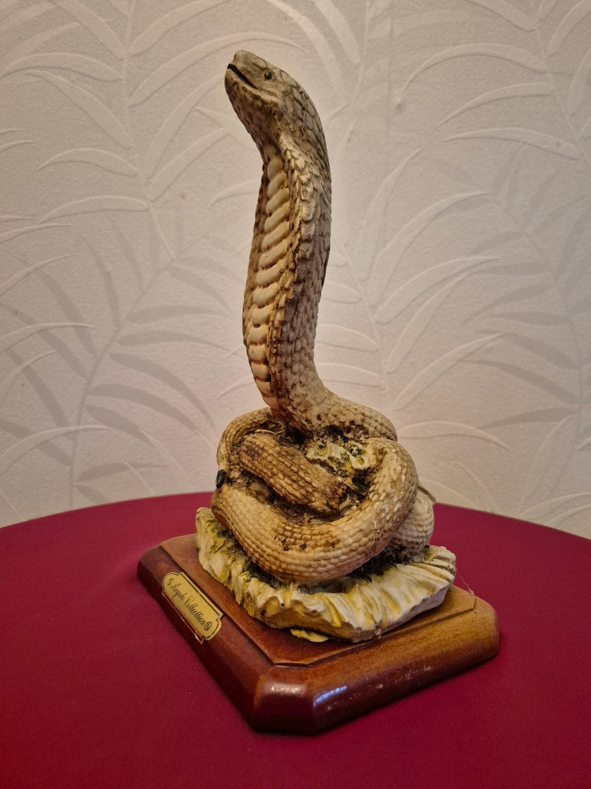 Cobra beeldje op houten sokkel - Regulo Collection, Ophalen of Verzenden, Beeld, 20 - 50 cm
