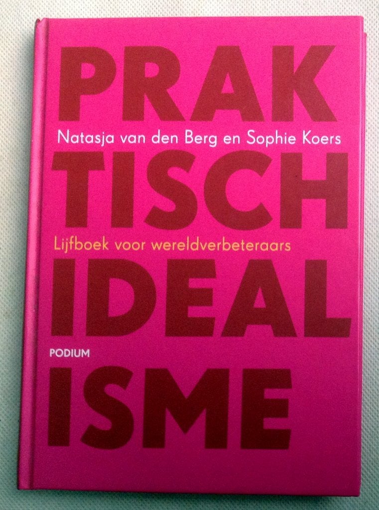 Praktisch Idealisme  Lijfboek voor wereldverbeteraars, Gelezen, Verzenden, Maatschappij en Samenleving, Natasja van den Berg en Sophie Koers