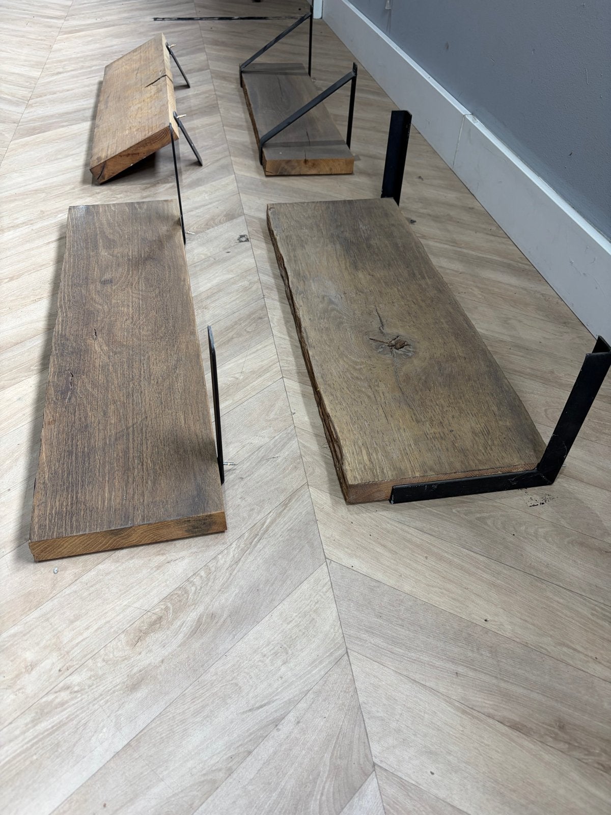 Showroom : 4 eiken wandplanken met stalen frame, 75x20x4 cm, Huis en Inrichting, Ophalen, Zo goed als nieuw