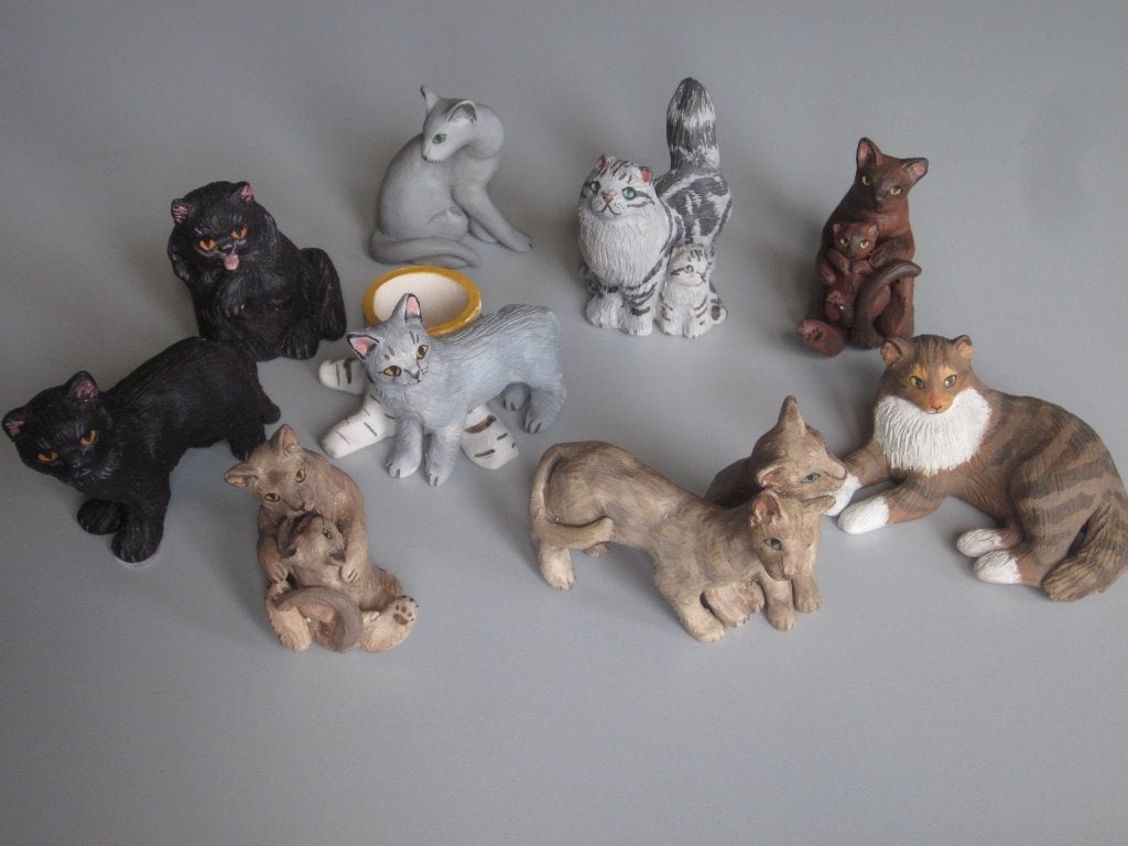 katten beeldjes handgemaakt van keramiek beschilderd 6cm, Ophalen of Verzenden, Zo goed als nieuw, Dier