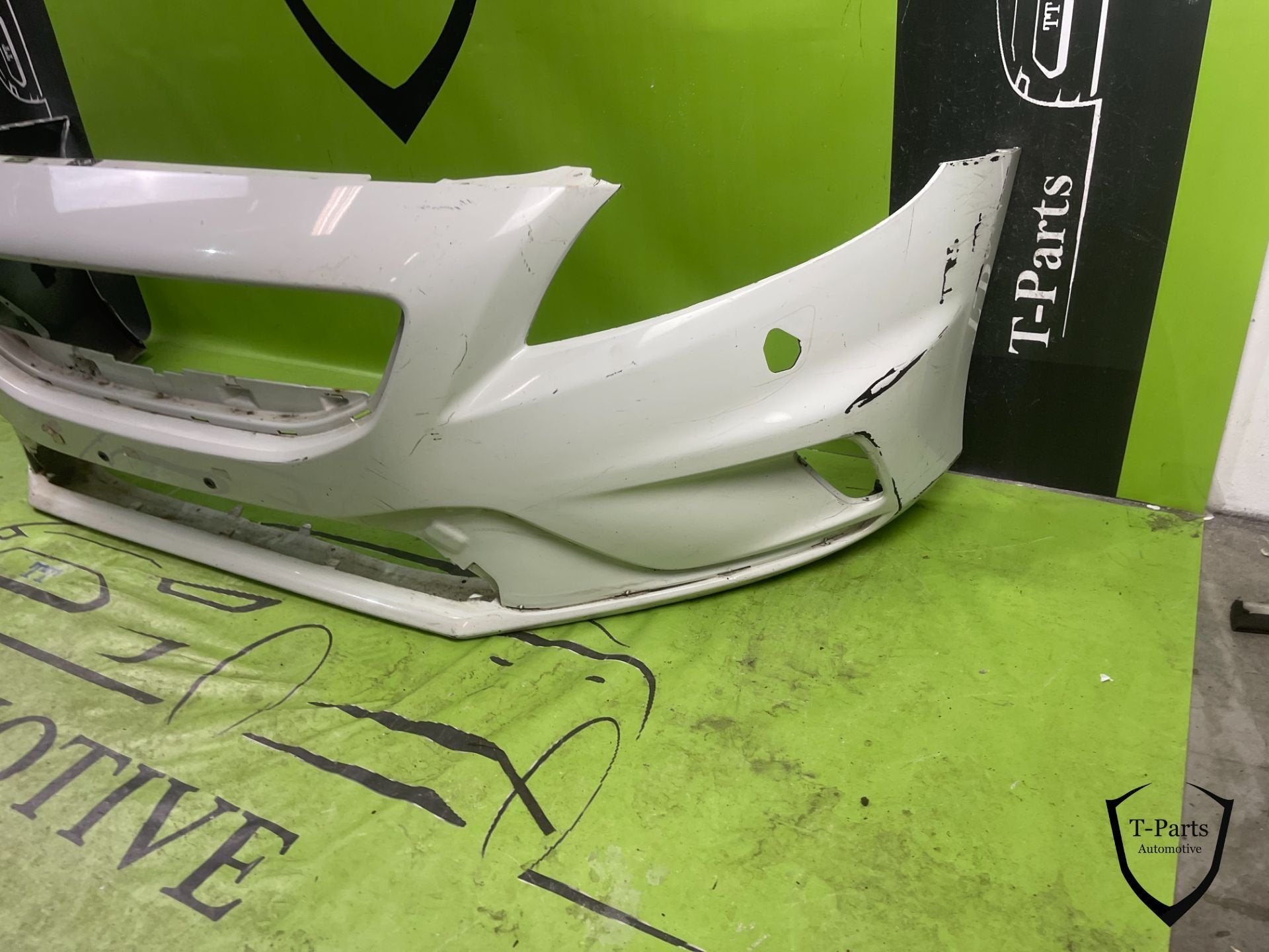 volvo v40 voorbumepr bumper R design, Auto-onderdelen, Carrosserie en Plaatwerk, Info@fabrikant.eu, Ophalen of Verzenden, Volvo