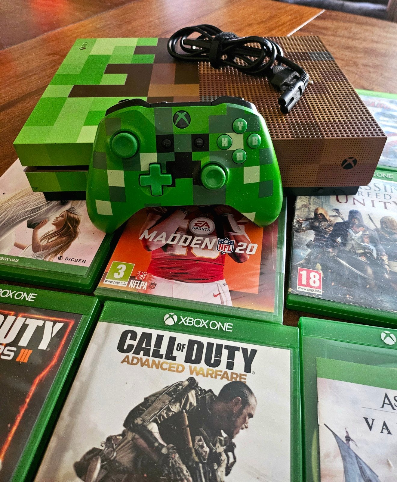 Xbox One S 1TB Minecraft edition met extra's., Xbox One S, Ophalen of Verzenden, 1 TB, Met 1 controller