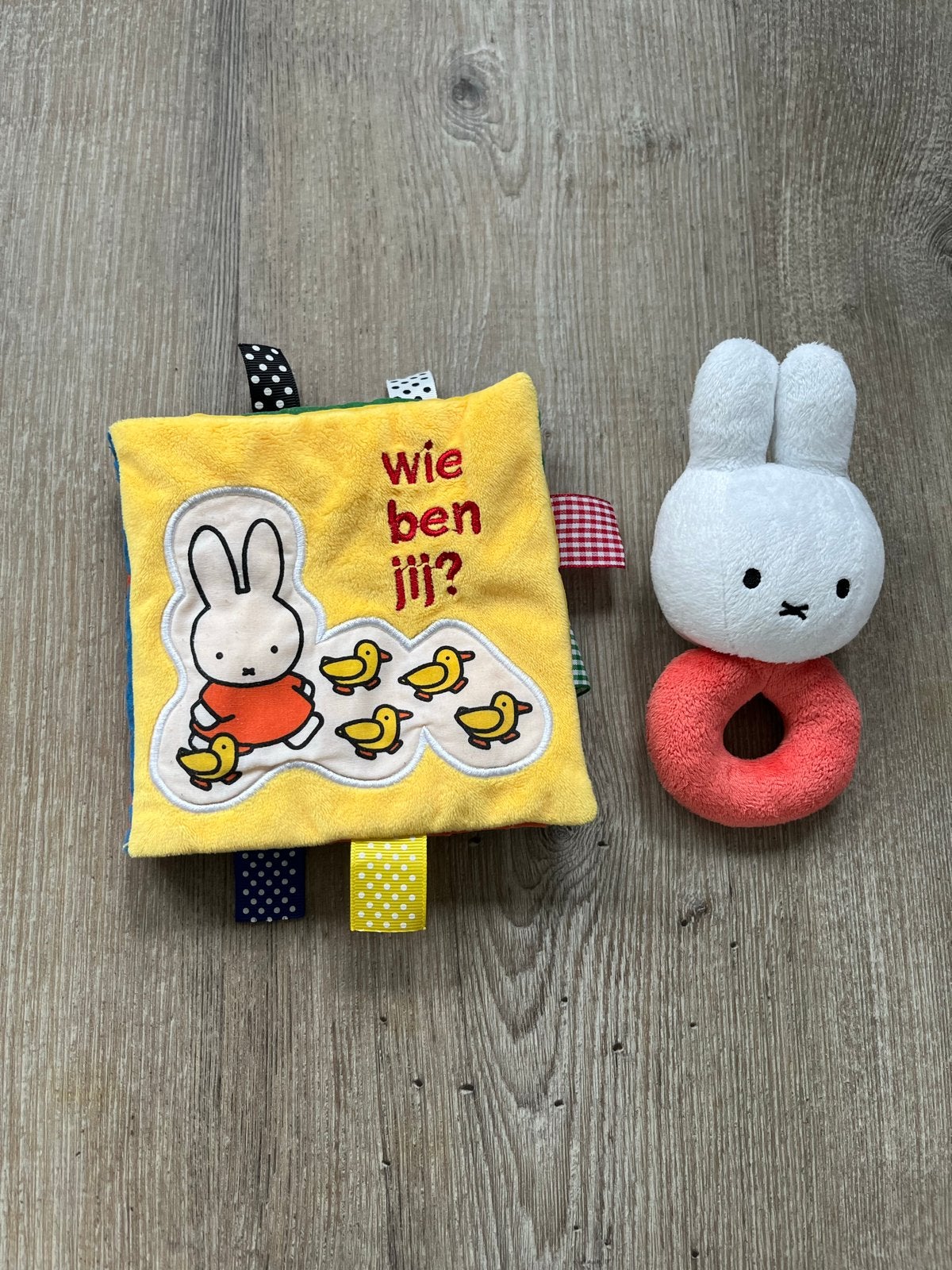 Nijntje knisperboekje en rammelaar, Ophalen of Verzenden, Gebruikt, Rammelaar, Met geluid