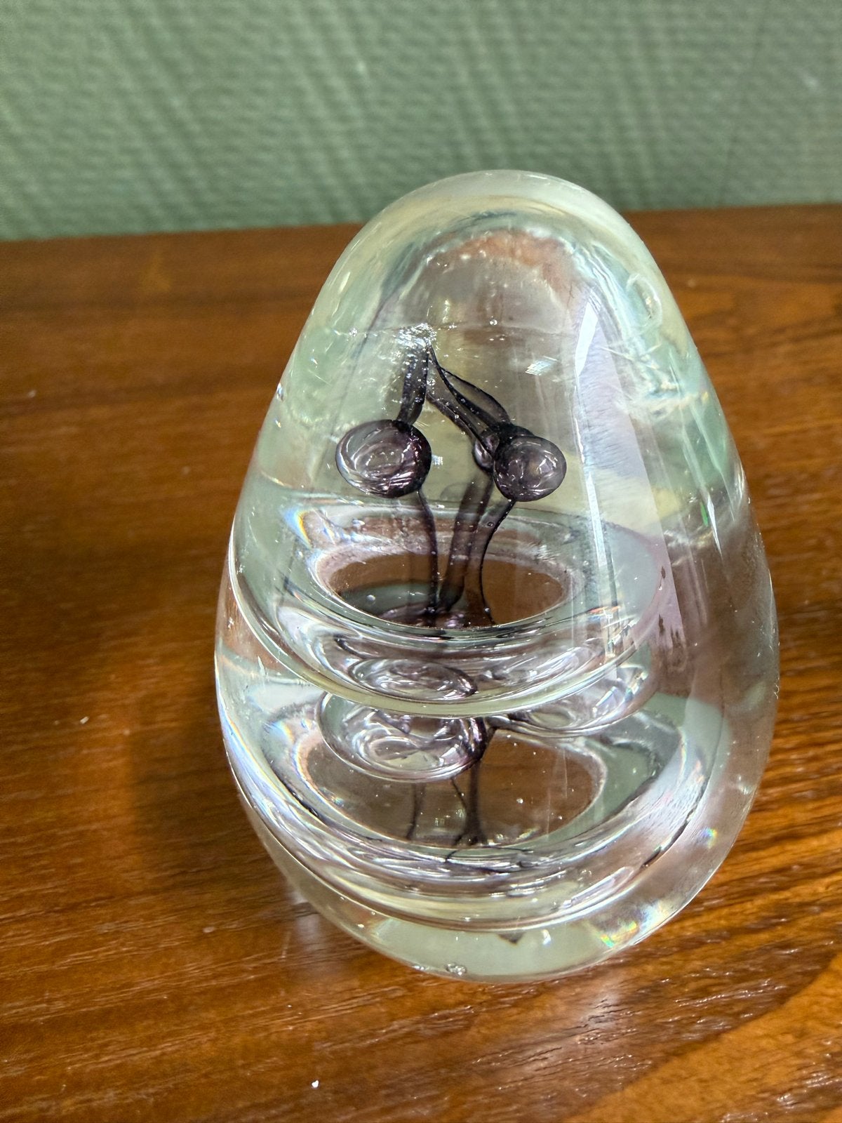 Glazen presse-papier met paarse bloem, Ophalen of Verzenden, Zo goed als nieuw, Paars, Glas