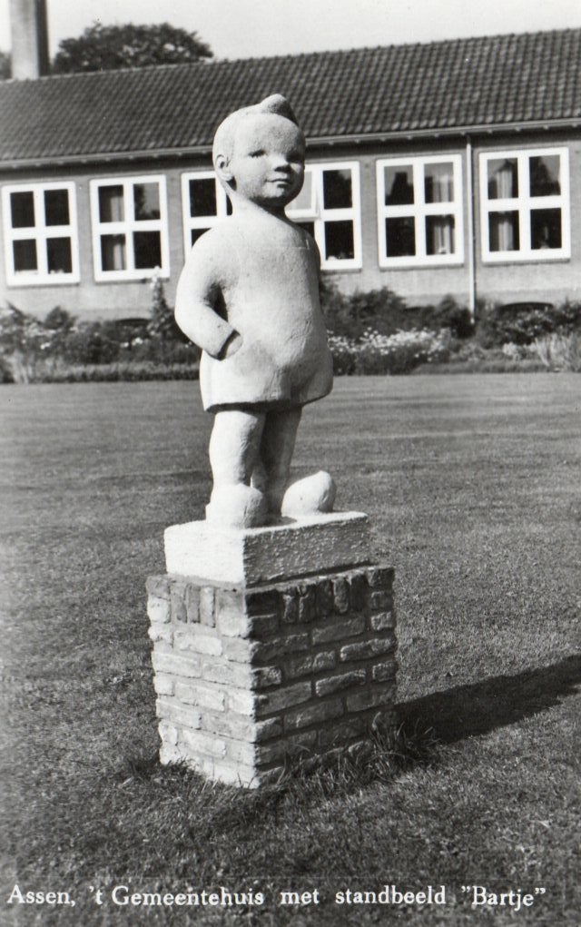Assen Gemeentehuis  met beeld  Bartje, Ophalen of Verzenden, Voor 1920, Ongelopen, Drenthe