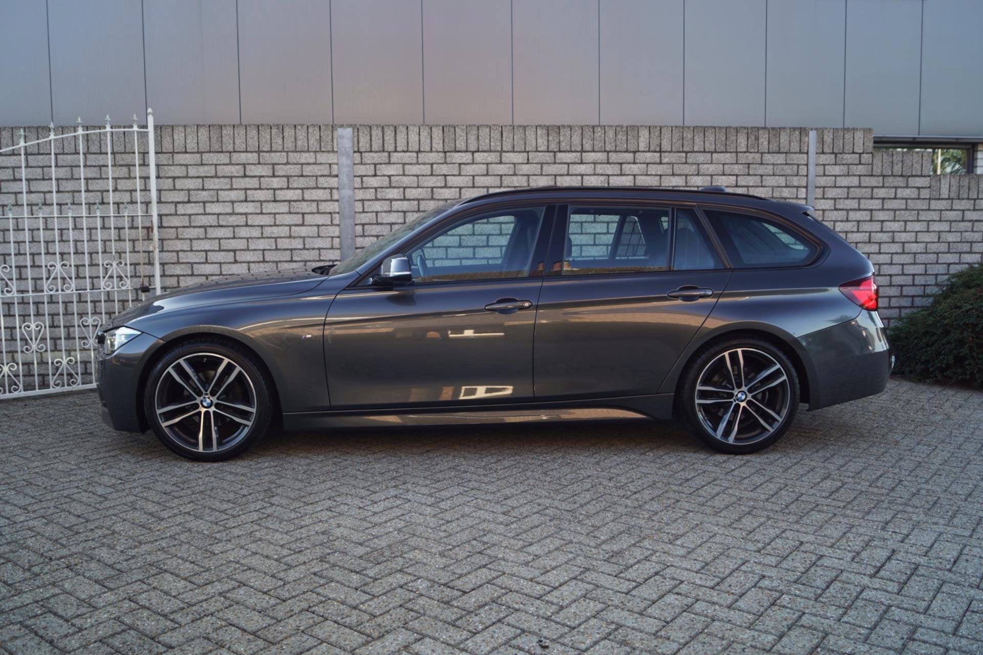 BMW 3-serie Touring 318i M Sport Corporate Lease Autom Leder, Auto's, BMW, Automaat, Gebruikt, 3 cilinders, 3-Serie