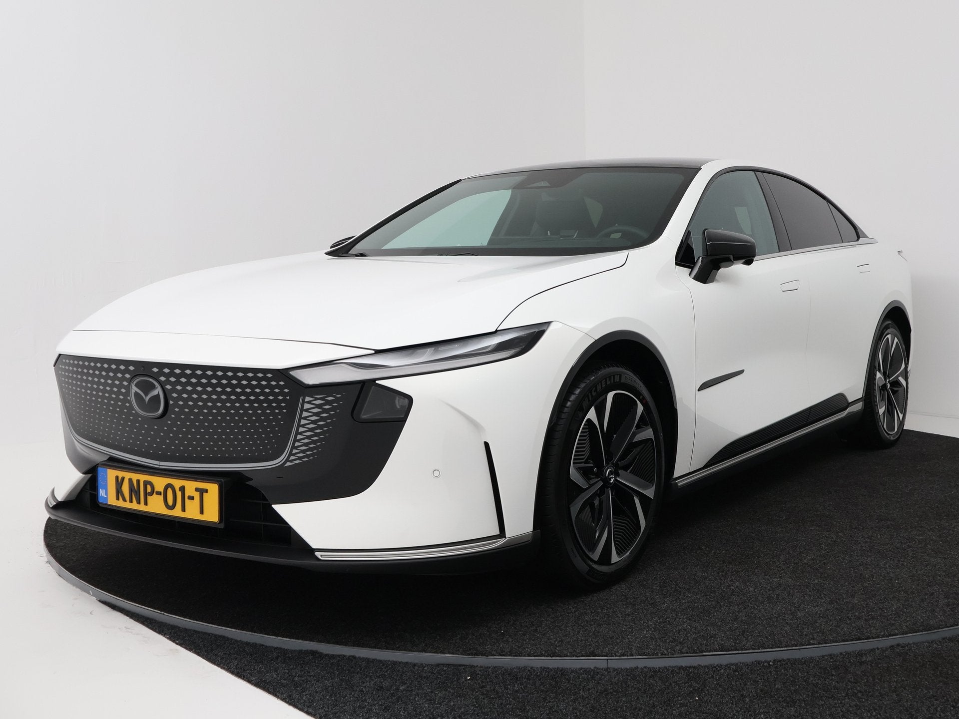 Mazda 6e Takumi 68.8 kWh | Snelladen in 24 minuten van 10 na, Auto's, Mazda, Automaat, 12 maanden, Zwart, 375 min