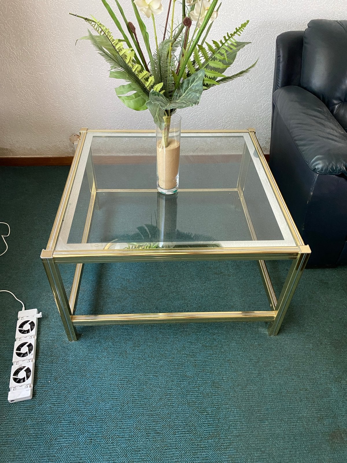 Gouden salontafel met glazen blad, Huis en Inrichting, Tafels | Salontafels, Ophalen, Gebruikt, Vierkant, 50 tot 100 cm