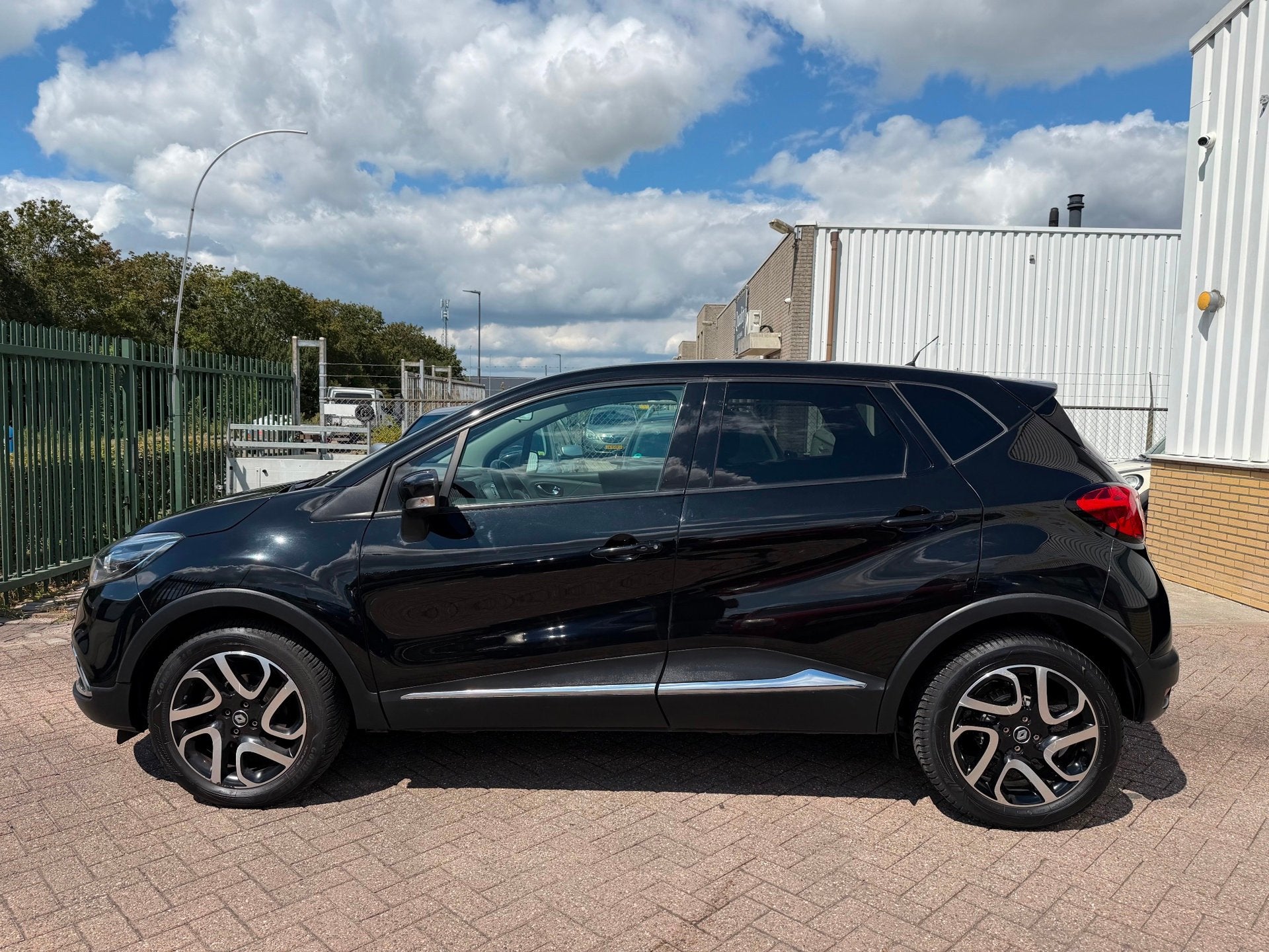 Renault Captur 1.2 TCe Dynamique AUTOMAAT, Auto's, Dealer onderhouden, Stof, 4 cilinders, Zwart