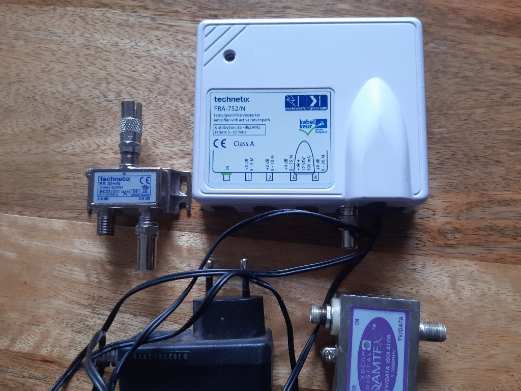 Antenne versterker, Ophalen, Zo goed als nieuw, Antenne