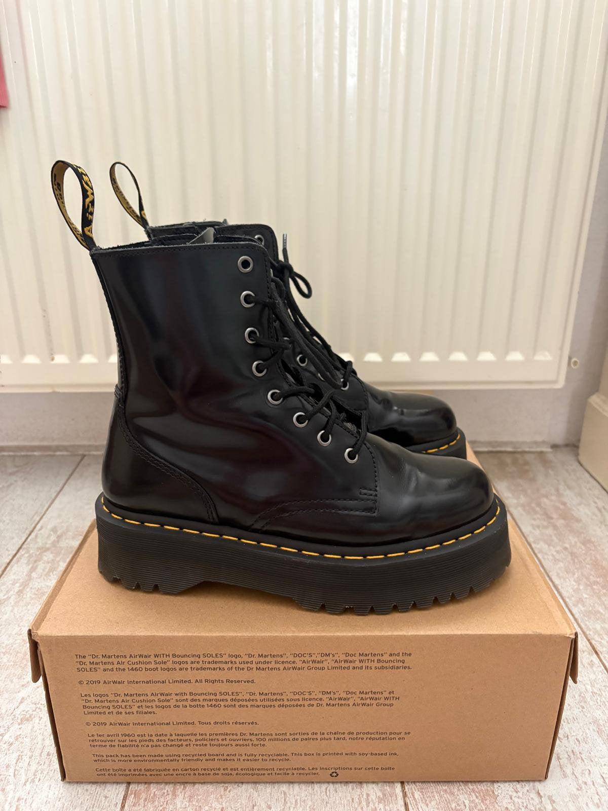 Dr Martens maat 40 glanzend, Zwart, Lage of Enkellaarzen, Ophalen of Verzenden, Zo goed als nieuw