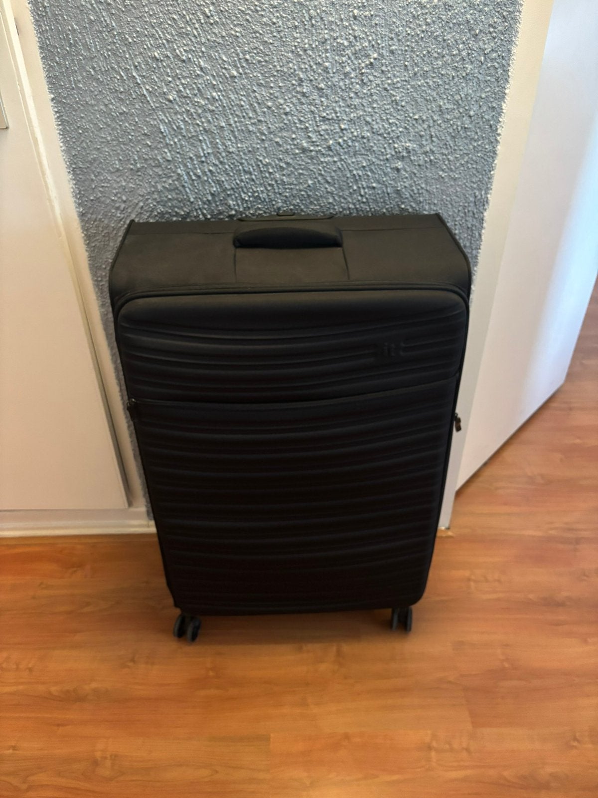 Nieuwe Koffer / Reiskoffer, Sieraden, Tassen en Uiterlijk, Ophalen, Nieuw, 70 cm of meer, Zacht kunststof
