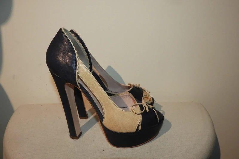 Red Valentino pumps plateau voorkant peeptoo strikje 37