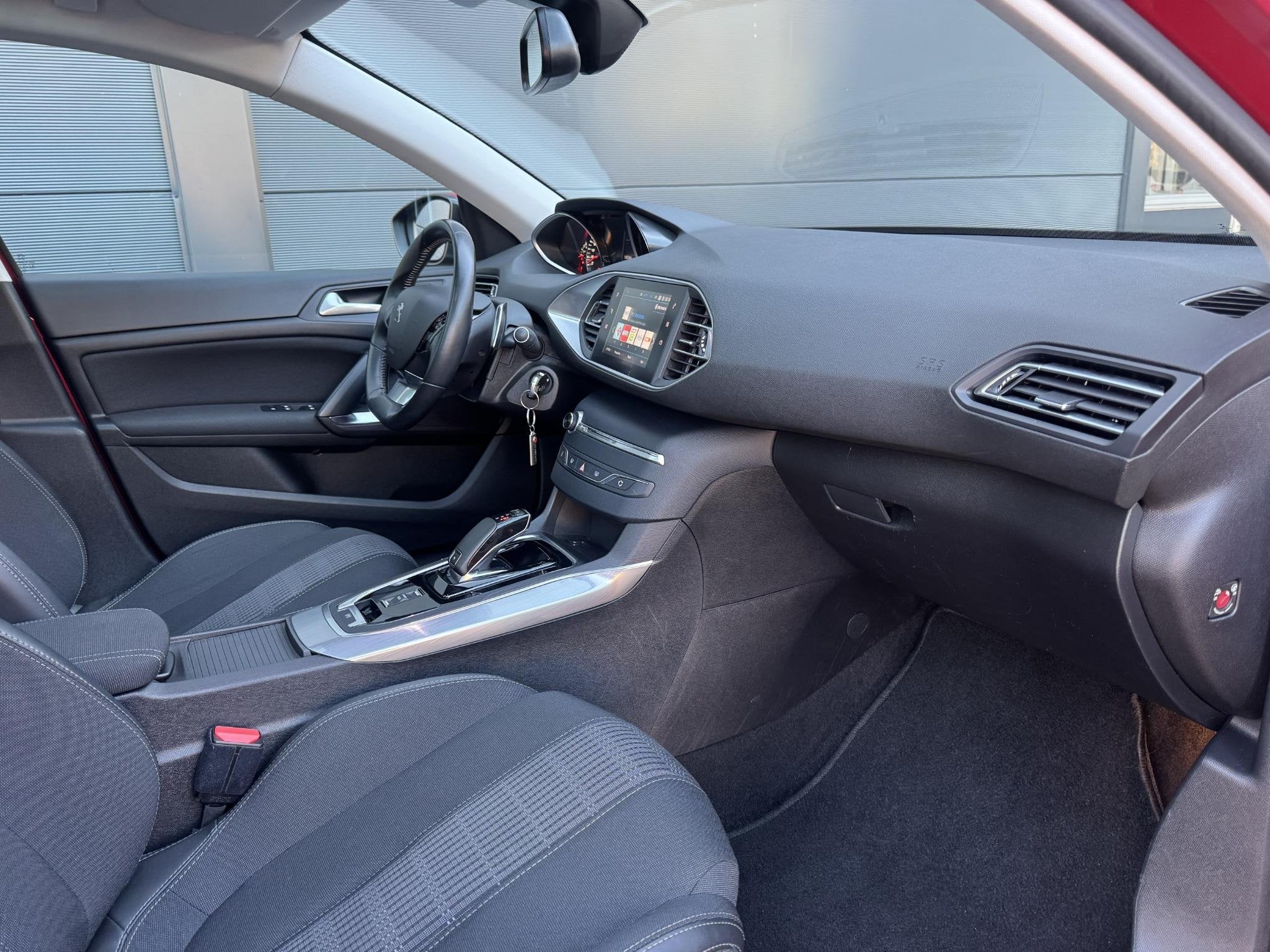 Peugeot 308 SW 1.2 / 100 % Onderhoud / Full option / NL Auto, Gebruikt, Euro 6, 1199 cc, Parkeersensor