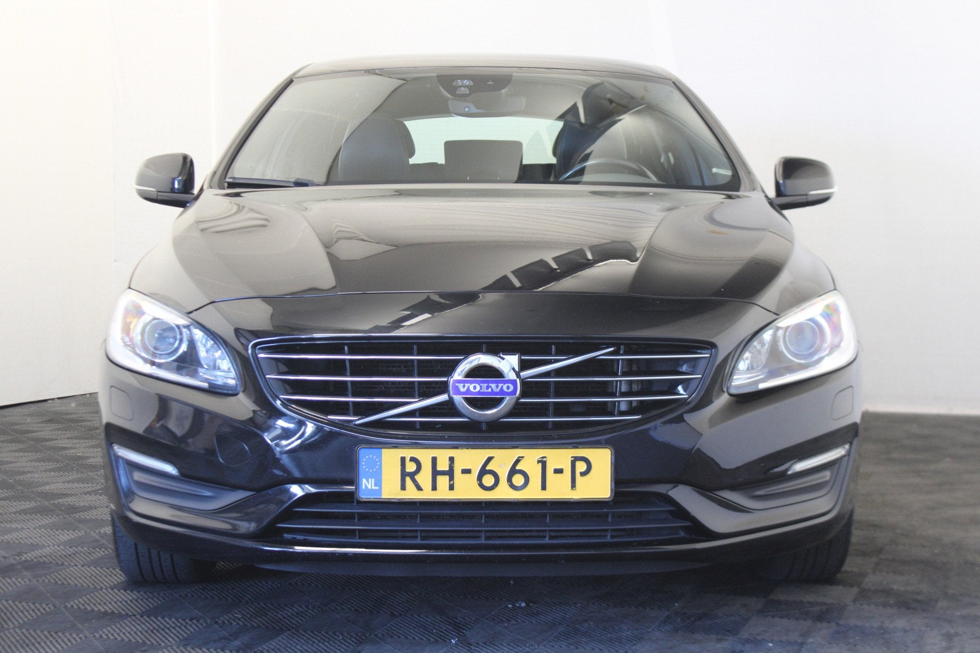 Volvo V60 2.0 D3 Polar+ Dynamic |Navi|Stoelverw.| (bj 2017), Gebruikt, 4 cilinders, Zwart, Automatische klimaatregeling