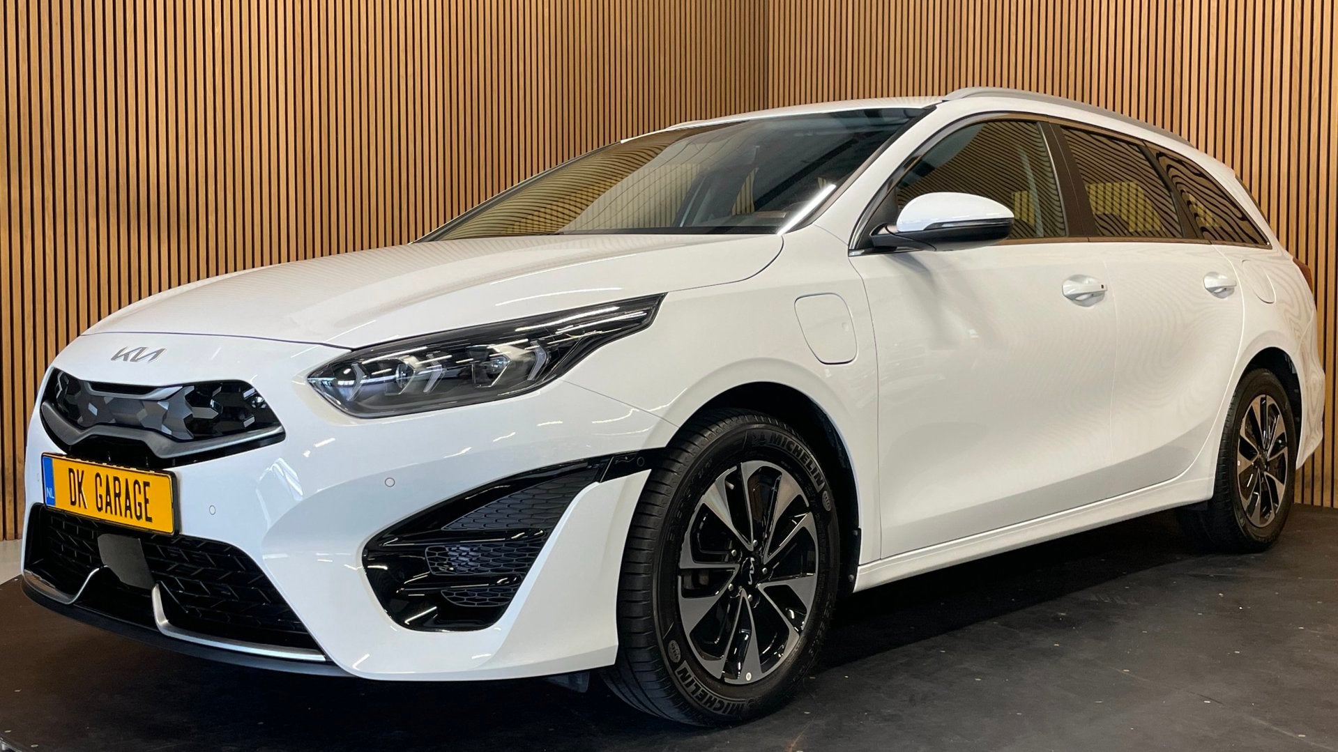 Kia Ceed Sportswagon 1.6 GDI PHEV DynamicLine|GROOT SCHERM|A, Stof, Wit, Plug-in hybride, 1508 kg