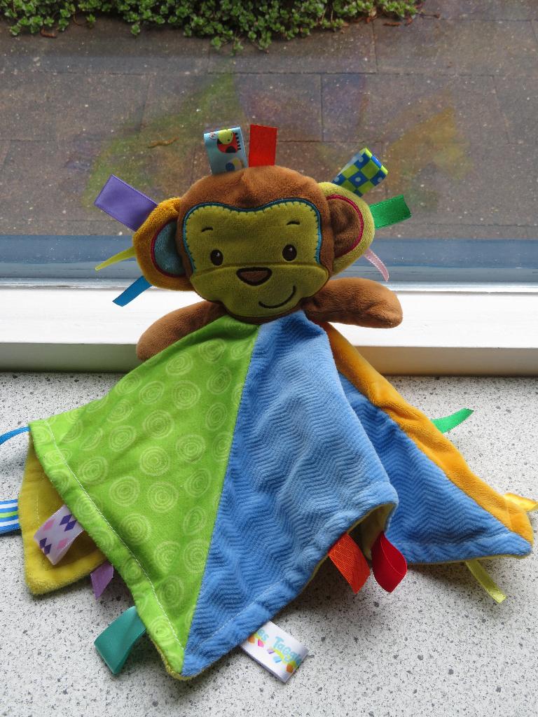 Knuffeldoek labeldoek aap merk Taggies vrolijk gekleurd, Ophalen of Verzenden, Zo goed als nieuw, Middelgroot (20 tot 80 cm), Meerkleurig