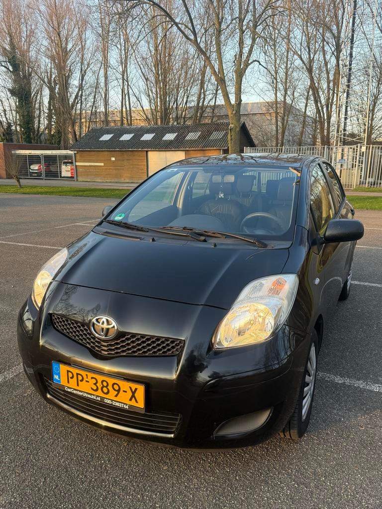 Toyota Yaris 1.0 12V Vvt-i 5DR Terra 2010 Zwart, Voorwielaandrijving, 40 €/maand, 750 kg, Zwart