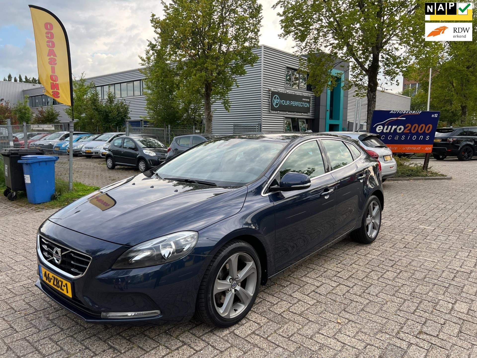 Volvo V40 1.6 T4 Momentum - Zeer nette staat - Camera - Crui, Auto's, Voorwielaandrijving, Gebruikt, 4 cilinders, Blauw