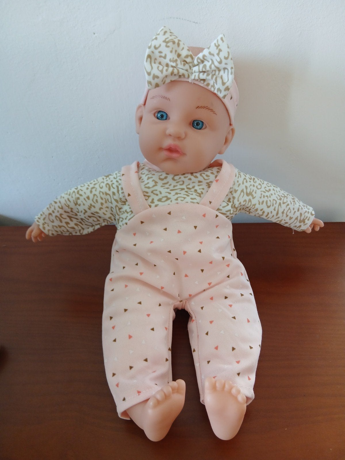 35cm. schattige zachte beweegbare babypop praat lacht huilt, Verzamelen, Poppen, Ophalen of Verzenden, Zo goed als nieuw, Pop