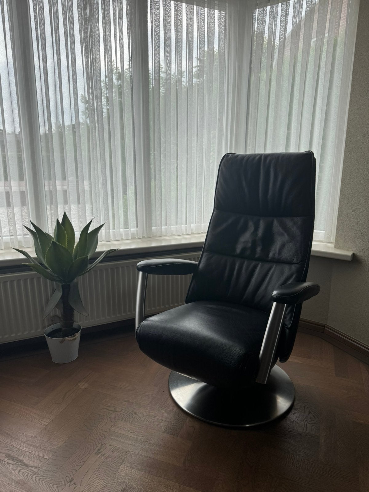 Twice Relax fauteuil elektrisch leder zwart, Ophalen, Gebruikt, Luxe, 50 tot 75 cm
