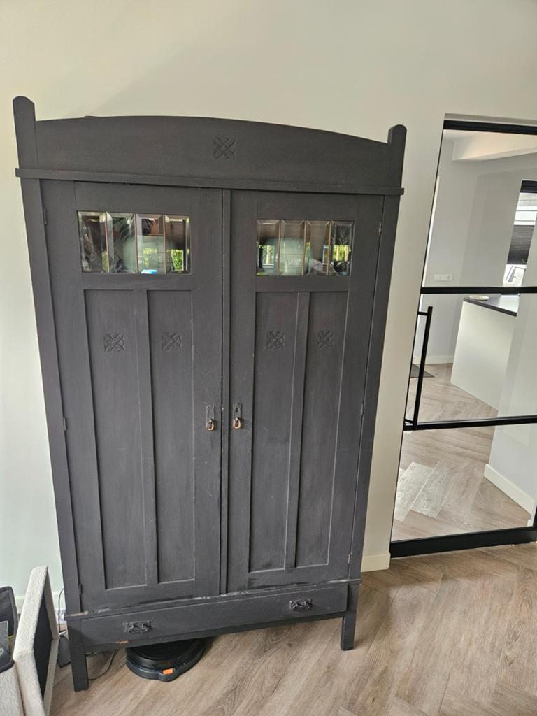 Vintage kast, mooi snijwerk en oud geslepen glaswerk., Gebruikt, 50 tot 70 cm, 105 cm of meer, Ophalen of Verzenden