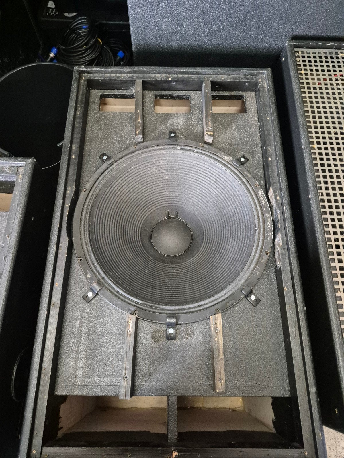 4x McCauley B1860 18 inch subwoofers PROJECT ZELFBOUW