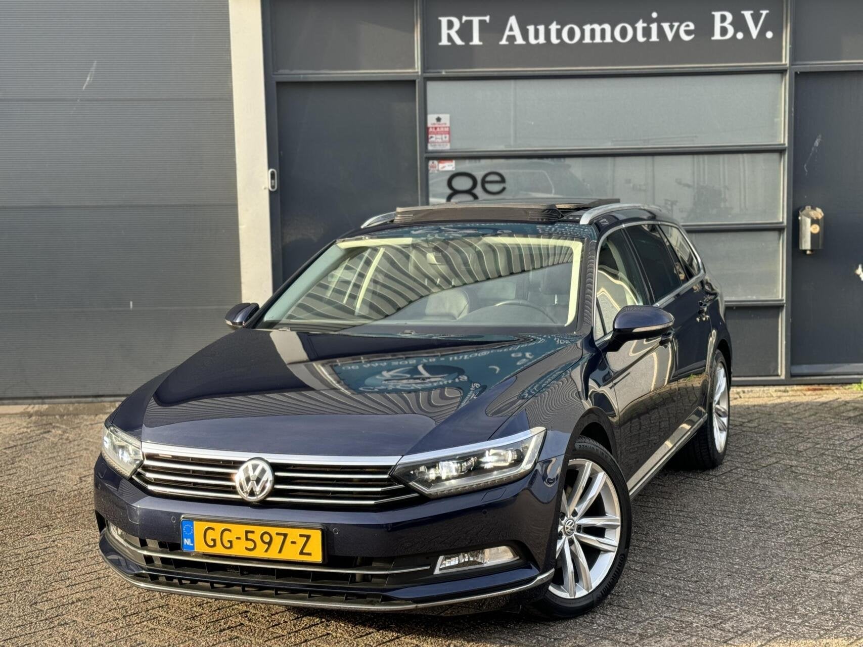 Volkswagen Passat Variant 1.8 TSI Highline Pano / LED 1e Eig, Auto's, 4 cilinders, 1405 kg, 1798 cc, 750 kg