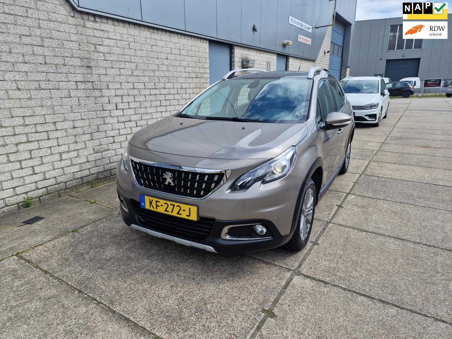 Peugeot 2008 1.2 PureTech Allure 3e eigenaar Navigatie Camer, Euro 6, 1199 cc, 610 kg, 49 €/maand
