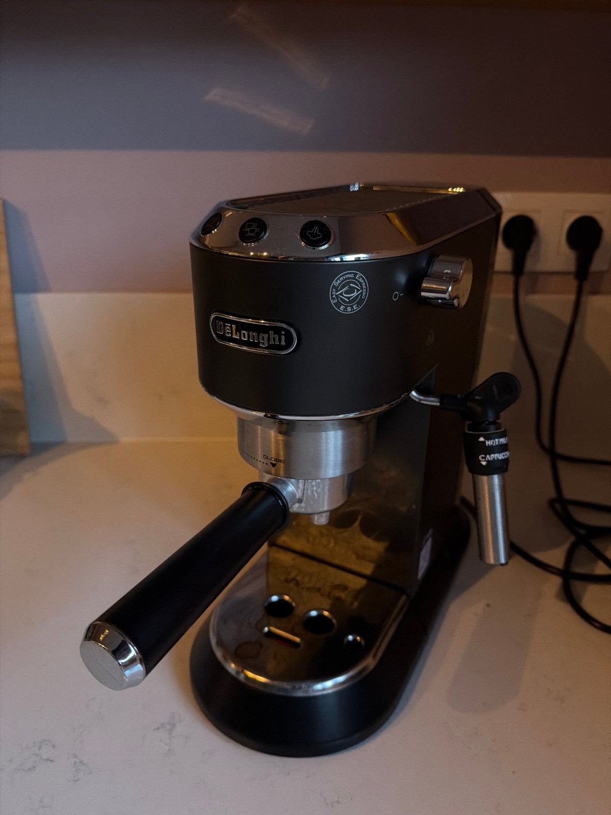 De'Longhi Dedica Style EC 685.BK Espressomachine, Afneembaar waterreservoir, Espresso apparaat, Gemalen koffie, Ophalen of Verzenden