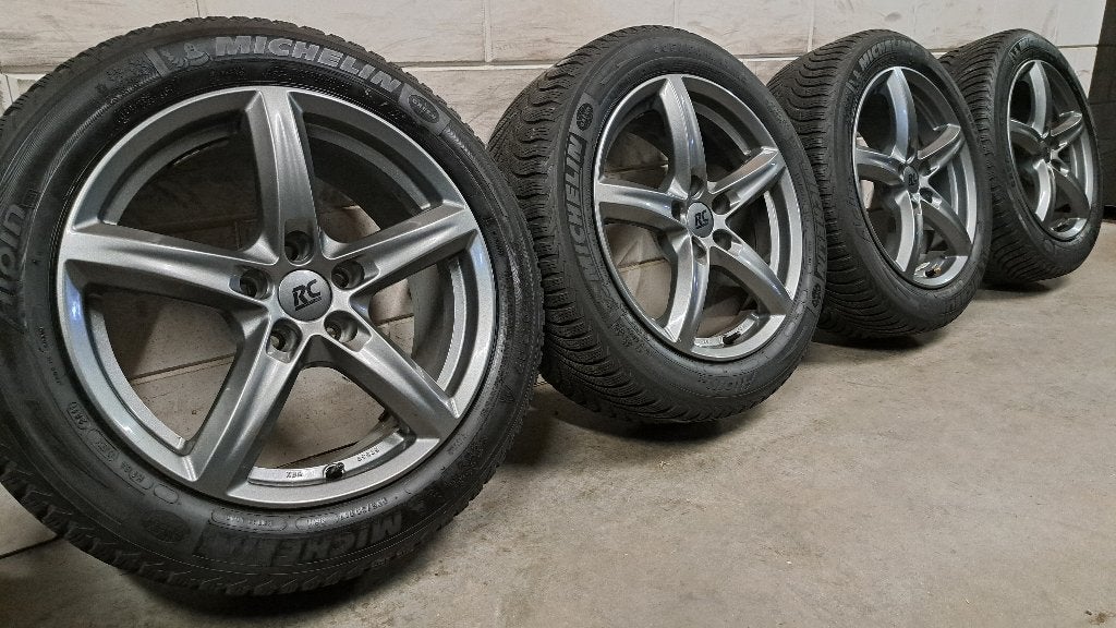 Winterbanden Audi A4 A5 Sportback Passat Octavia 225/50/17, Auto-onderdelen, Banden en Velgen, Gebruikt, Banden en Velgen, 17 inch